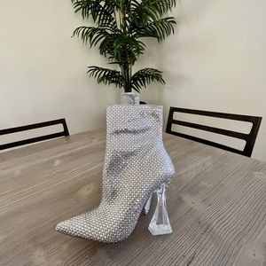 FINAL SALE-NWOT- STEVE MADDEN- Vivy Embellished Bootie- Size 6M